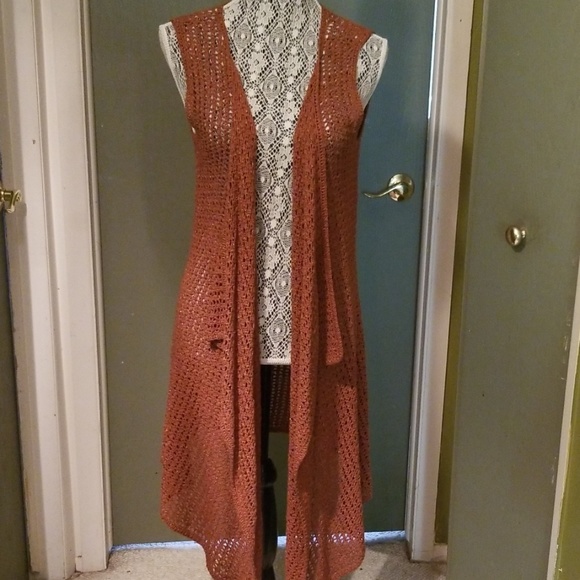 Magaschoni Tops - Magaschoni rust colored vest sz Large